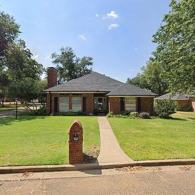 207 Spring Lake Dr, Mineola, TX 75773