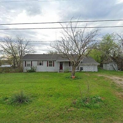 210 E Tomlinson St, Florence, TX 76527