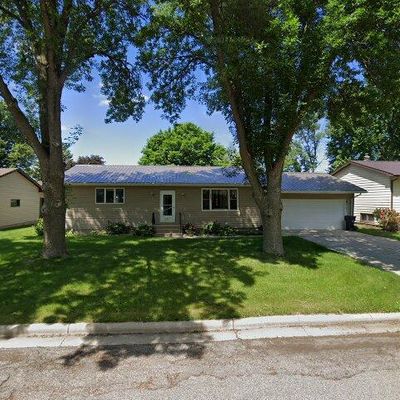 212 Viking Ave, Hanska, MN 56041