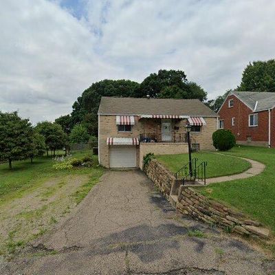 220 Sunset Dr, New Kensington, PA 15068