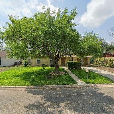 2203 Colony Dr, Hondo, TX 78861