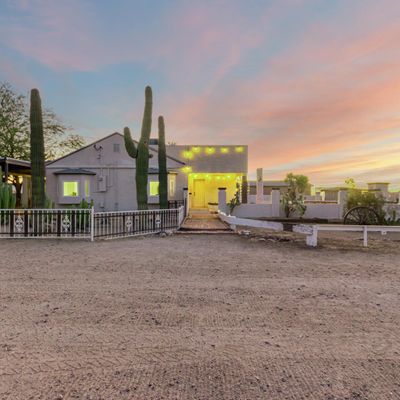 2232 E Desert Ln, Phoenix, AZ 85042