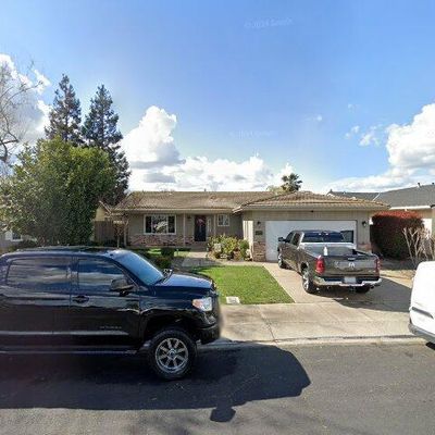 225 Rainier Dr, Lodi, CA 95242