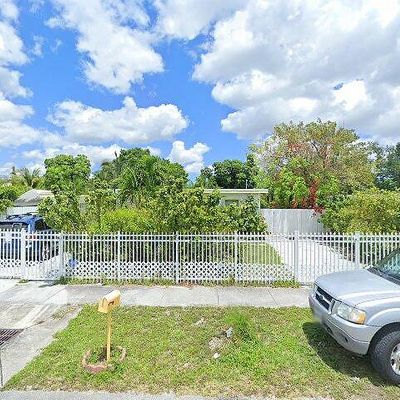 23 Miami Gardens Rd, West Park, FL 33023