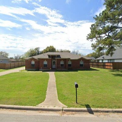 2 Brady Dr, Hearne, TX 77859