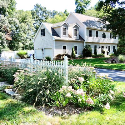 20 Carriage Dr, East Hampton, CT 06424