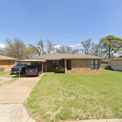 203 S Holly St, Burkburnett, TX 76354