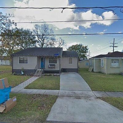 204 E Urquhart St, Chalmette, LA 70043