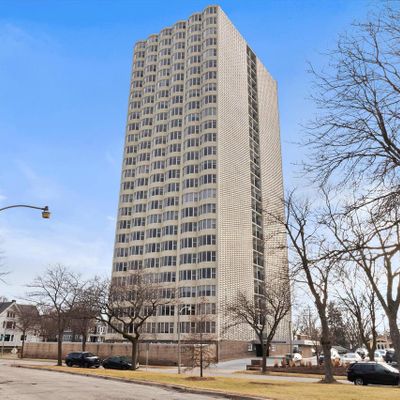 2525 S Shore Dr #2 F, Milwaukee, WI 53207