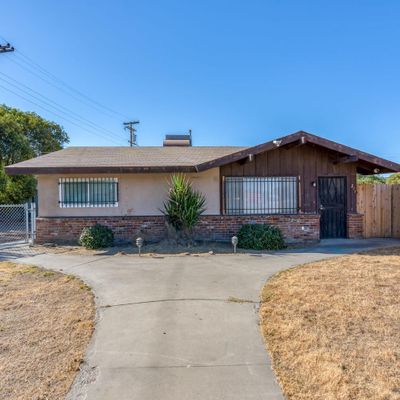 271 Bernard St, Bakersfield, CA 93305