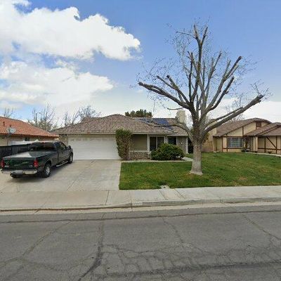 2815 La Vida Dr, Lancaster, CA 93535