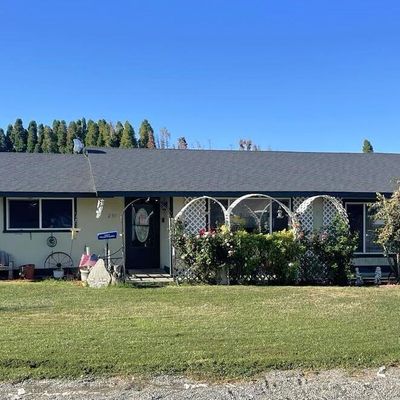 230 Blossom Dr, Moxee, WA 98936