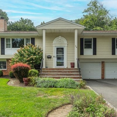 24 Condit Ct, Roseland, NJ 07068