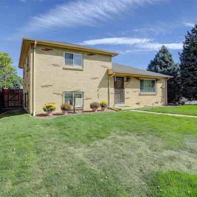 2488 S Zurich Ct, Denver, CO 80219