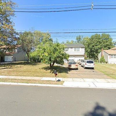 25 Oakey Dr, Kendall Park, NJ 08824