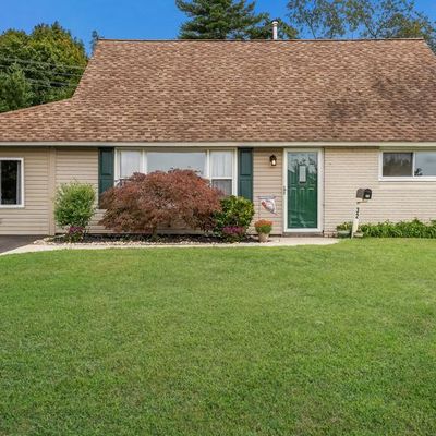 32 Towpath Rd, Levittown, PA 19056