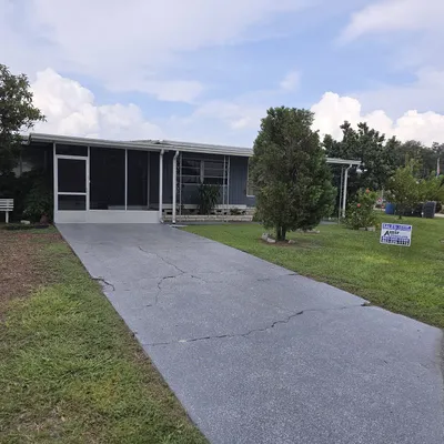 335 1st Ave N Lake, Wales, FL 33859