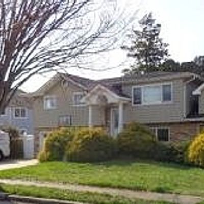 34 Cherry Dr E, Plainview, NY 11803