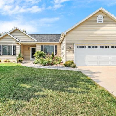 3 Woodridge Ln, Columbus, WI 53925