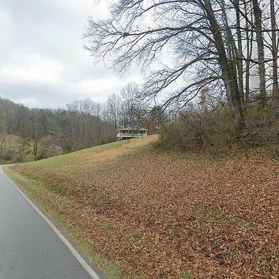 30 Gregory Dr, Franklin, NC 28734