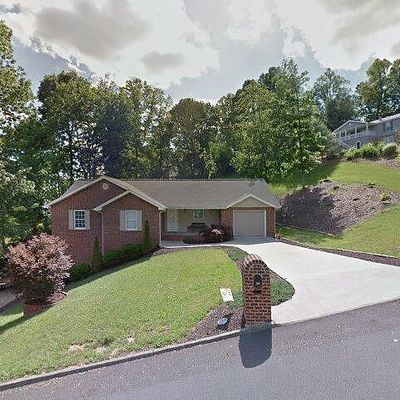 301 Bayberry Dr, Kingsport, TN 37663