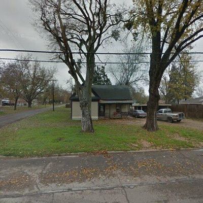 302 Monroe St, Deport, TX 75435