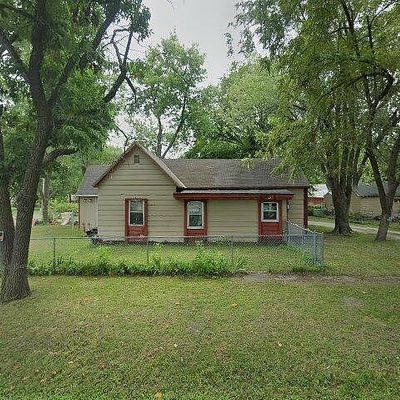 302 Walnut St, East Lynne, MO 64743