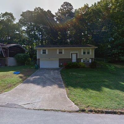 304 Cricket Ln, Hixson, TN 37343