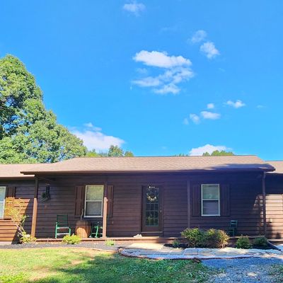 305 Dalewood Ln, Rocky Mount, VA 24151