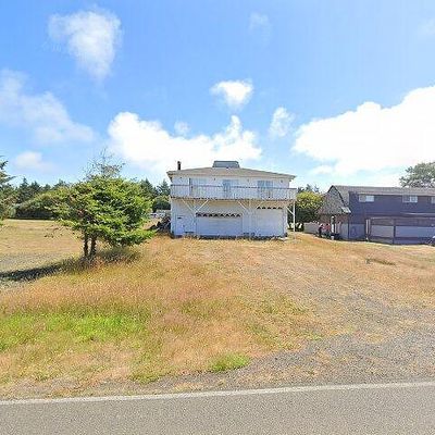 384 Canal Dr Ne, Ocean Shores, WA 98569