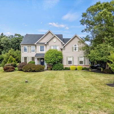 4 Pheasant Dr, Ringoes, NJ 08551