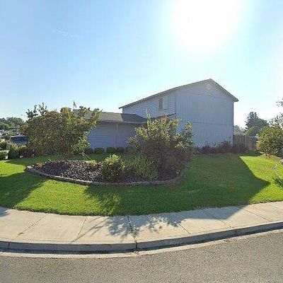 401 Villa Real Dr, Sunnyside, WA 98944