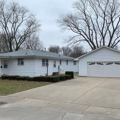 401 Stout St, Saint Joseph, IL 61873