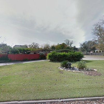 4149 Redwood St, Groves, TX 77619