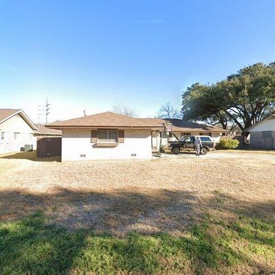 417 Bronzeglo Dr, Windcrest, TX 78239