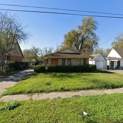 4209 Pickfair St, Houston, TX 77026