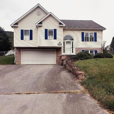 348 Brandon Dr, Bluefield, VA 24605