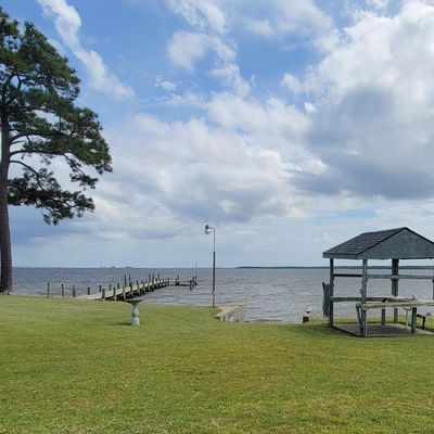 356 Windy Point Rd, Bayboro, NC 28515