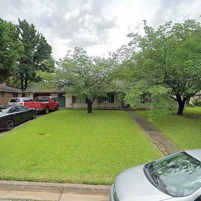 3611 Oakwood St, Denison, TX 75020