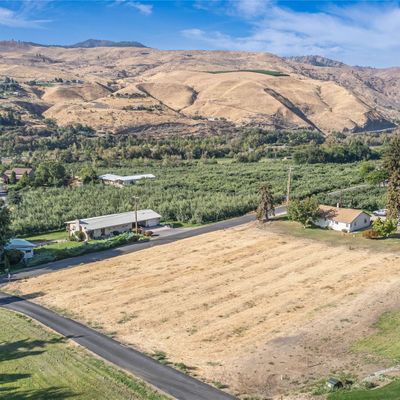 37 Golden Hills Ln, Wenatchee, WA 98801