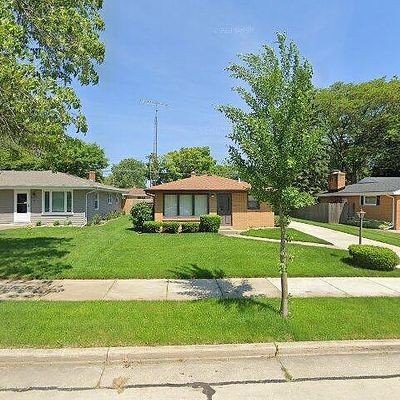 37 Virginia St, Racine, WI 53405