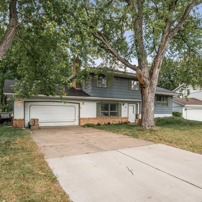 493 Rolls Rd, Saint Paul, MN 55112