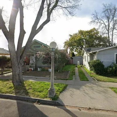 424 E Oak St, Lodi, CA 95240