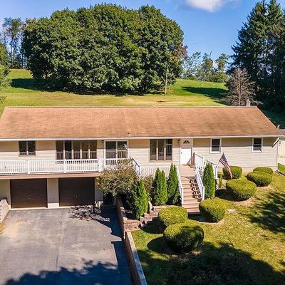 45 W Four Point Rd, Womelsdorf, PA 19567