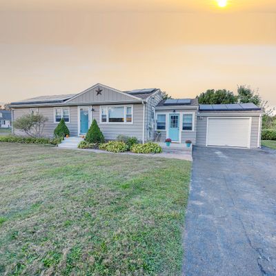 6 Pentway Ln, North Haven, CT 06473