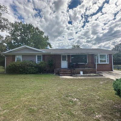 609 Regina Dr, Spring Lake, NC 28390