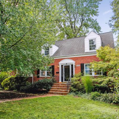 6111 Brook Dr, Falls Church, VA 22044