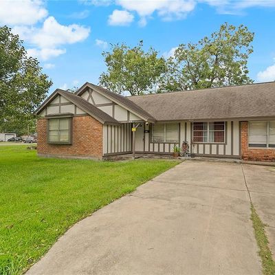 618 Temple Cir, Hitchcock, TX 77563