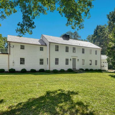 62 Richards Ln, New Canaan, CT 06840