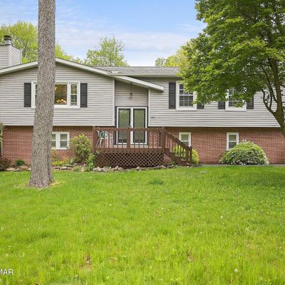 5202 Iroquois St, Tobyhanna, PA 18466